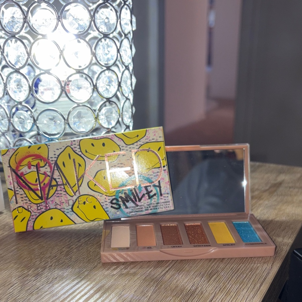 Naked Cosmetics Smiley Eyeshadow Palette - Multi-Color Shine - Picture 2 of 3